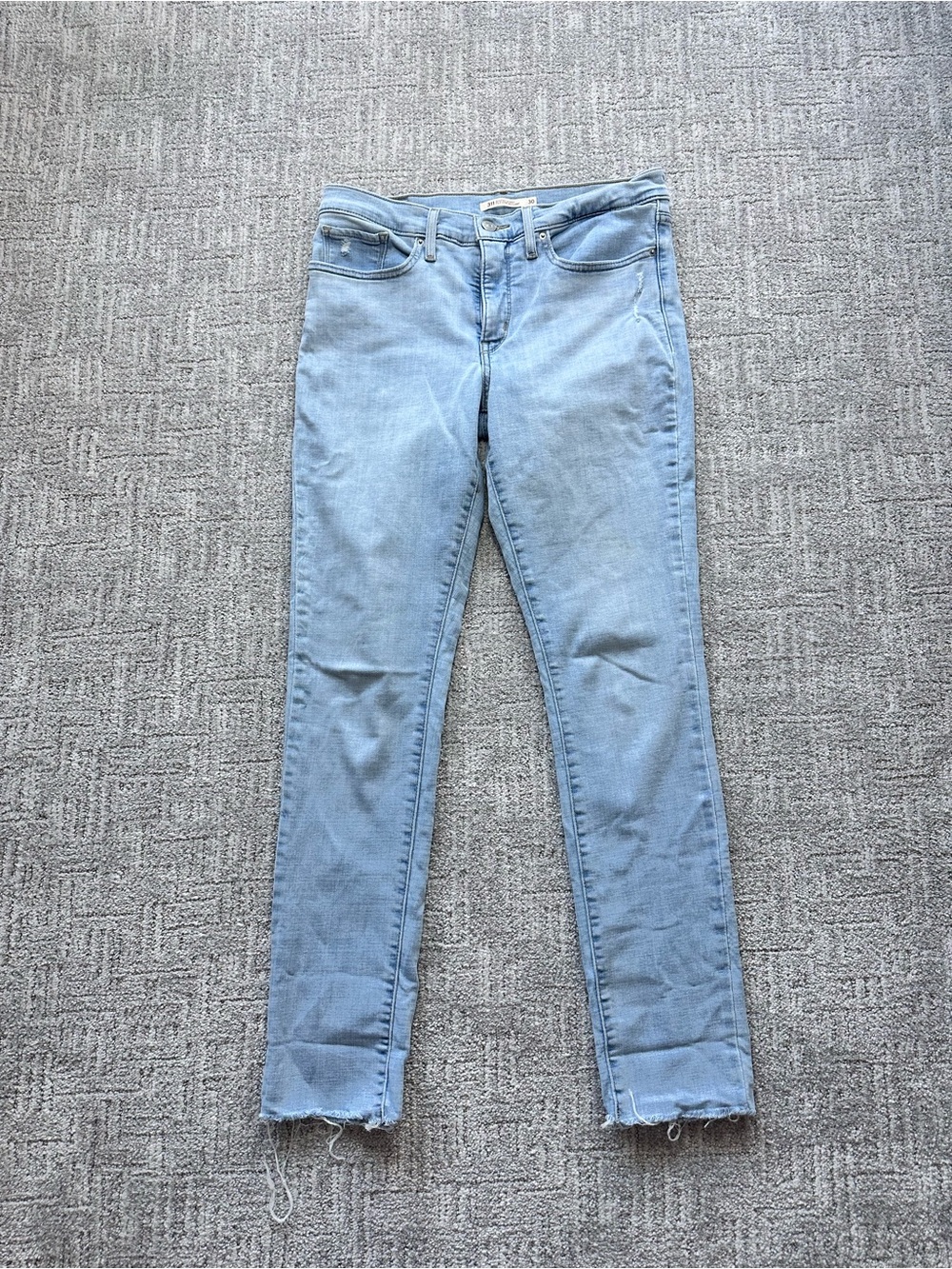 Levi’s 311 Shaping Skinny High Rise Jeans Light Wash Frayed Hem Size 30 - Picture 3 of 16